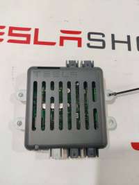 1042829-00-F Блок управления USB к Tesla model X Арт 99451925