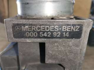 Расходомер воздуха Mercedes E W124 1992г.  - Фото 2