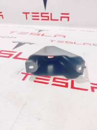 1514466-00-A Кронштейн решетки радиатора к Tesla model Y Арт 9936248