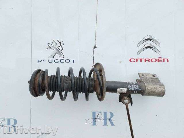 Стойка амортизатора переднего левого Peugeot 3008 1 2010г.  - Фото 1