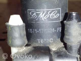 Насос (моторчик) омывателя стекла Ford Mondeo 4 restailing 2012г. 1s7117k824fe , artVAL183031 - Фото 4