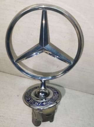 Эмблема Mercedes C W202 2003г.  - Фото 2