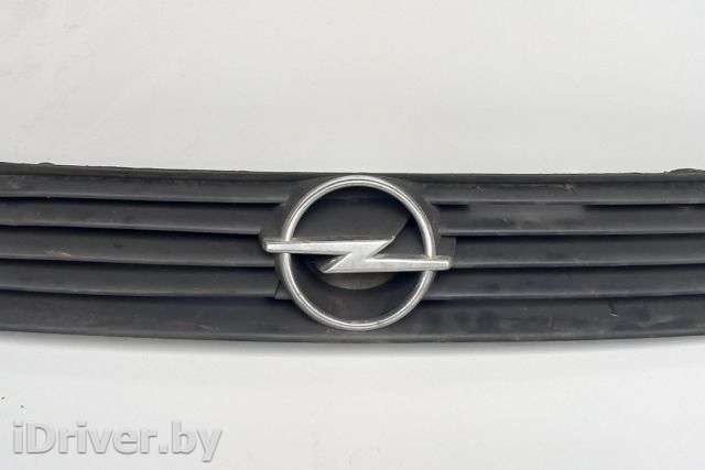 Заглушка (решетка) в бампер передний Opel Astra G 2000г. 90588120 , art3386386 - Фото 1