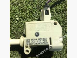  Электропривод запирания лючка топливного бака Volkswagen Passat B6 Арт 120746607, вид 2