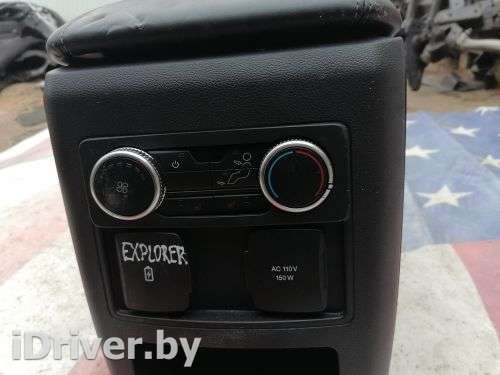 Разъем AUX / USB Ford Explorer 6 2020г.  - Фото 1