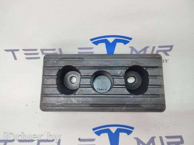 Опора под домкрат (поддомкратная подушка) Tesla model S 2017г. 1009124-00 - Фото 1