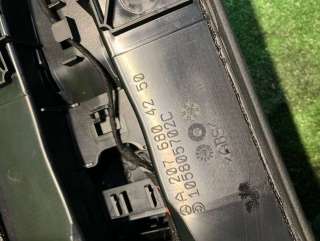 Подлокотник Mercedes E W207 2013г.  - Фото 8