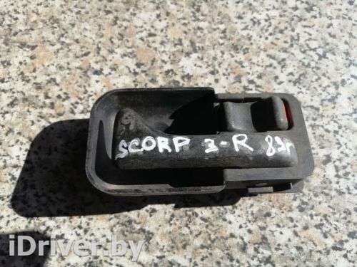 Ручка внутренняя задняя правая Ford Scorpio 1 1989г.  - Фото 1